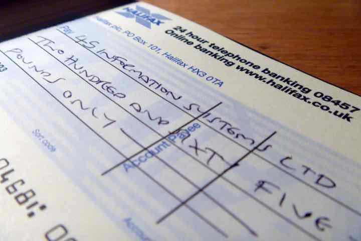 Cheque escrito a mano