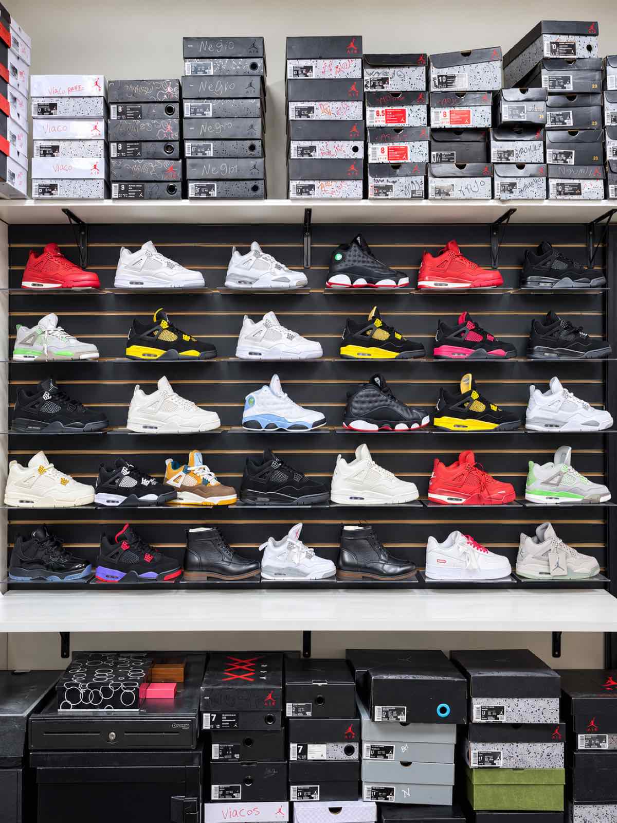 Pared de tenis Jordan en exhibición
